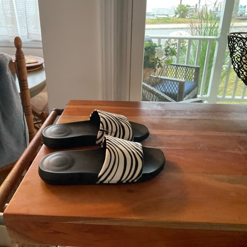 Fit flop slide